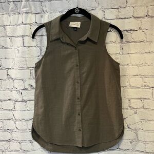 Universal Threads Sleeveless Button Down Shirt EUC Size XS